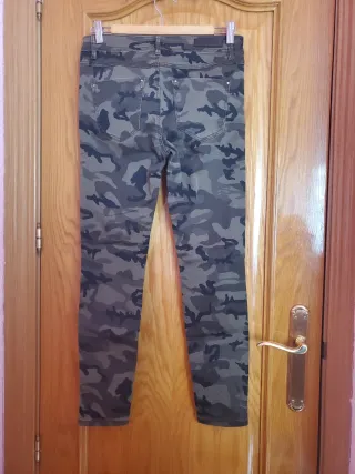 Pantalón vaquero camuflaje talla 38
