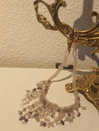 Collar de abalorios y piedras naturales