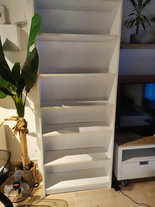 Estantería blanca de madera