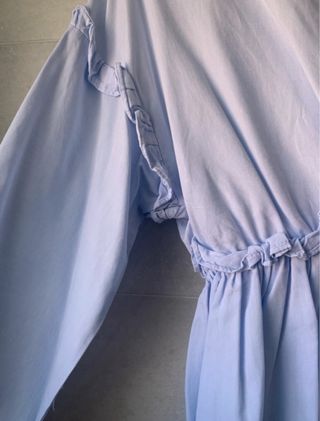 Blusa Zara cruzada volantes azul