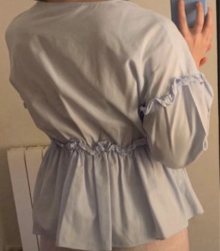 Blusa Zara cruzada volantes azul