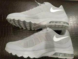 Zapatillas Nike Air Max Invigor Gris