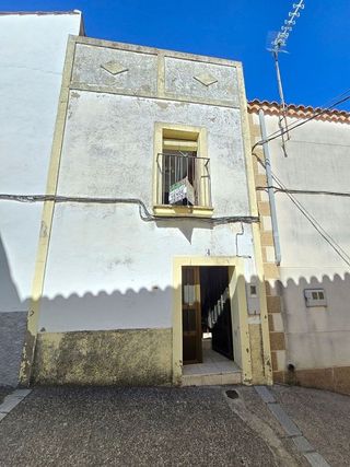 Casa adosada en venta en Brozas