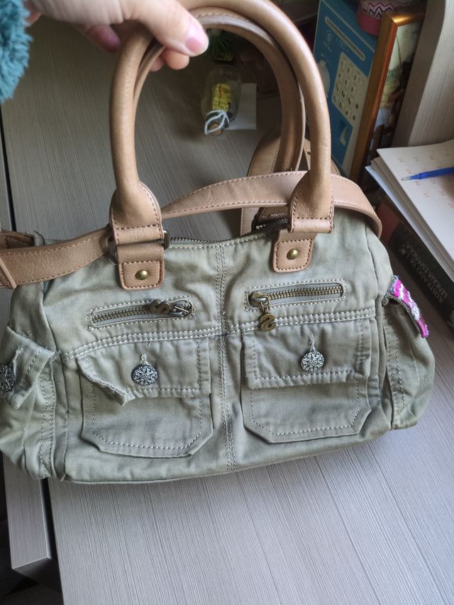 Bolso de mano y hombro con adornos