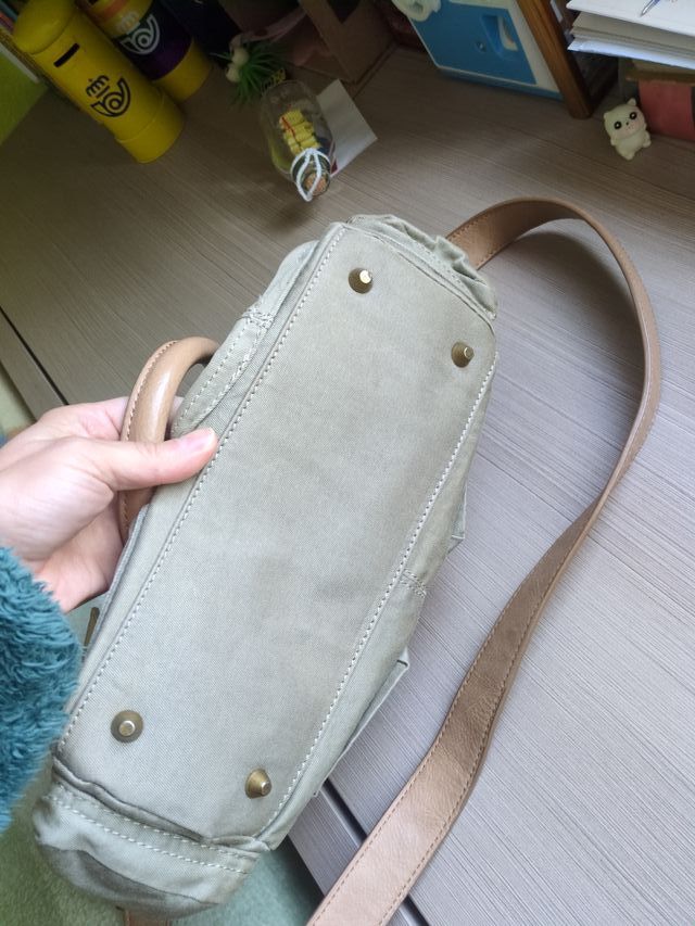 Bolso de mano y hombro con adornos