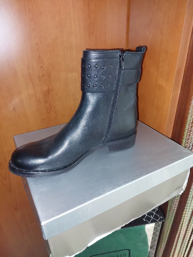 Stivaletto tronchetto donna nero in pelle