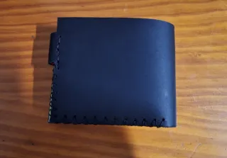 Cartera de cuero con  calavera