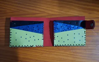 Cartera de cuero con  calavera