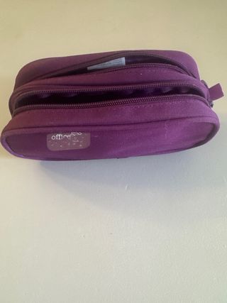 Estuche morado con dos compartimentos
