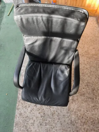 Sillón de oficina de piel negro piel sintética 