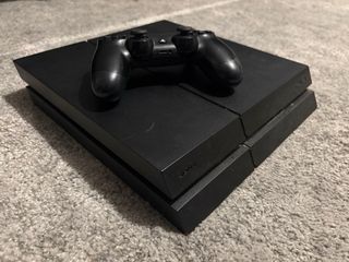 PS4 (PlayStation 4) Negra + Mando