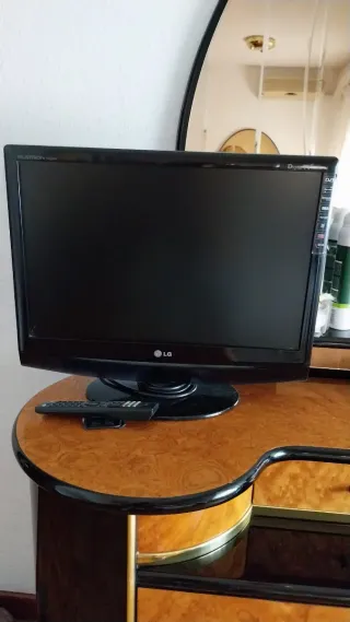 LG TV Negra con Mando