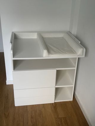 Cambiador bebé blanco con cajones y estantes 