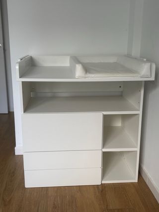 Cambiador bebé blanco con cajones y estantes 
