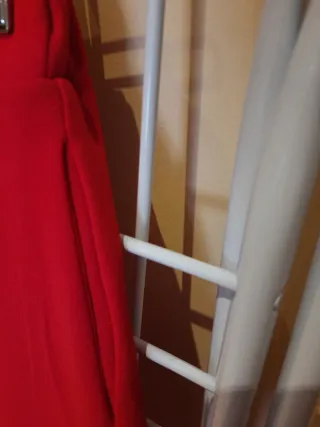 Pantalón ancho mujer rojo botones. 