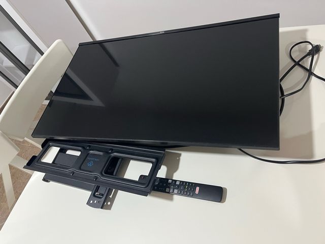 TCL TV 32 Smart TV con soporte pared
