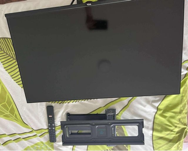 TCL TV 32 Smart TV con soporte pared