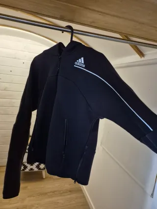 Chaqueta Adidas Negra con Cremallera