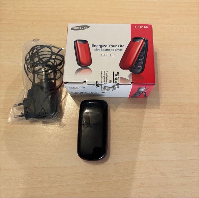 Teléfono Móvil Samsung GT-E1151 Rojo