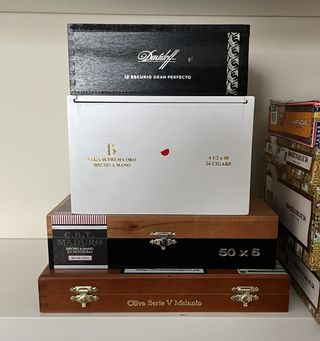8 scatole di sigari vuoti, Habanos e altri