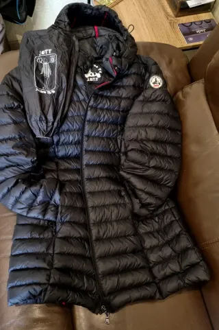 Chaqueta de plumas Jott 3/4 Talla L con capucha.