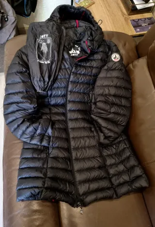 Chaqueta de plumas Jott 3/4 Talla L con capucha.