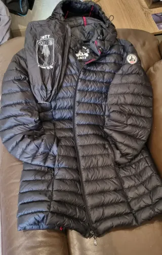 Chaqueta de plumas Jott 3/4 Talla L con capucha.