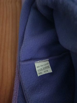 Conjunto de niña de gorro, bufanda y guantes. 
