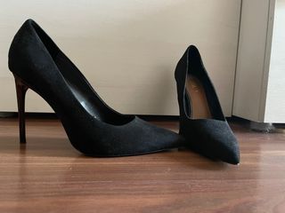 Zapatos de tacón Zara negros