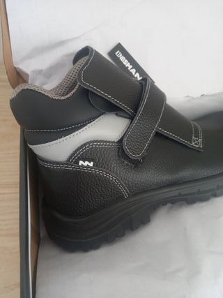 Botas de seguridad negras y grises