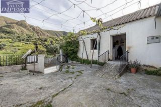 Cortijo en venta en Barrio de la Vega en Monachil