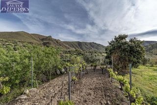 Cortijo en venta en Barrio de la Vega en Monachil