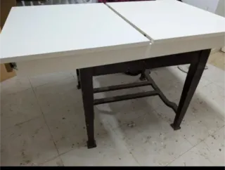 Mesa extensible de madera blanca