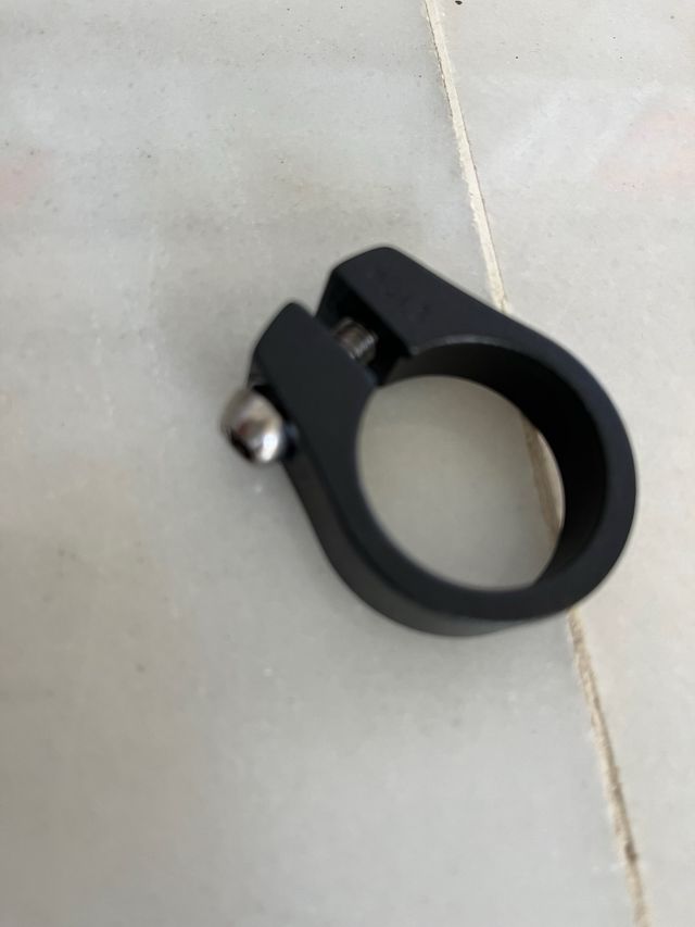 Abrazaderas metalicas negras