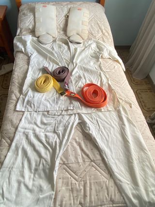 Kimono Karate Adulto Blanco + 3Cinturones