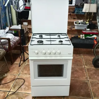 Cocina de gas butano con horno Lynx.