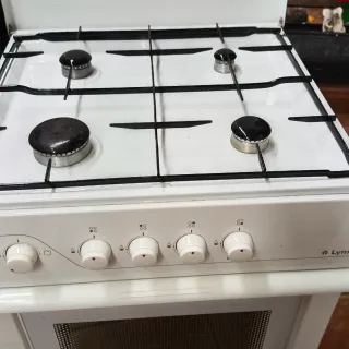 Cocina de gas butano con horno Lynx.