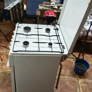 Cocina de gas butano con horno Lynx.