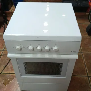 Cocina de gas butano con horno Lynx.