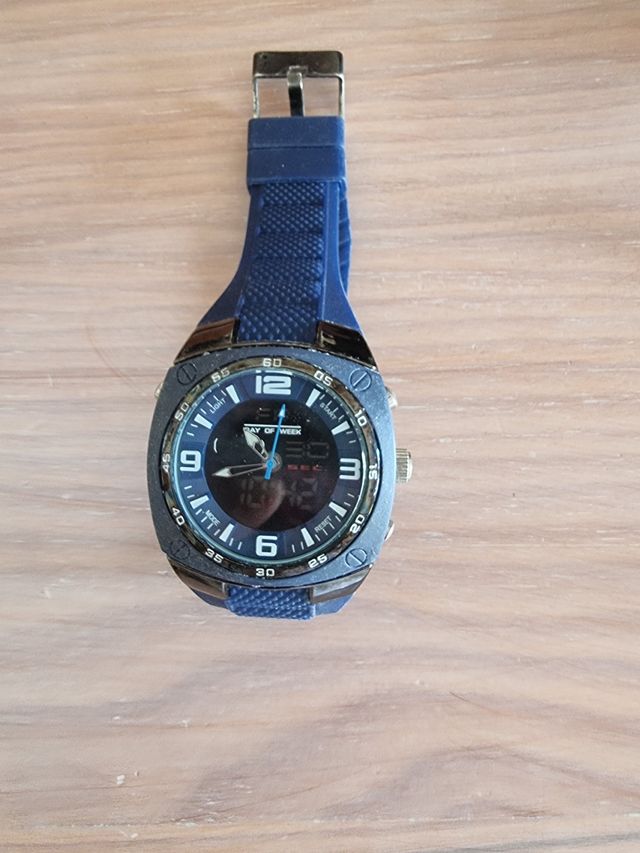 Reloj azul