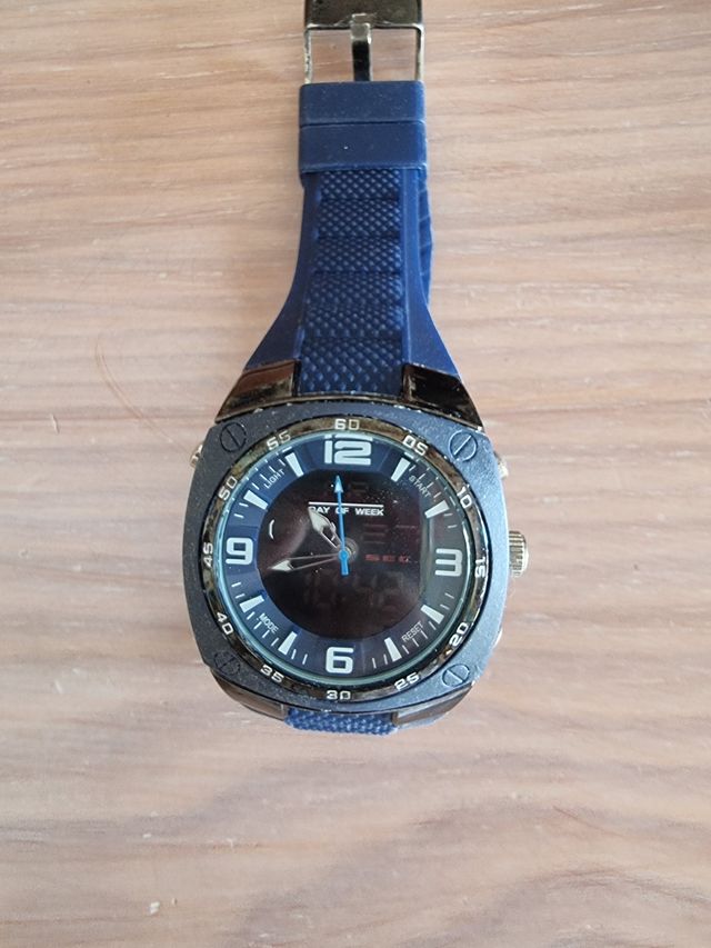 Reloj azul
