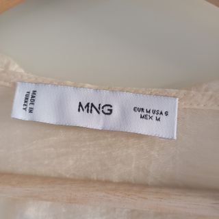 Blusa boho Mango beige tejido arrugado