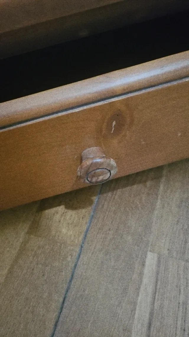 Perchero de madera con cajón