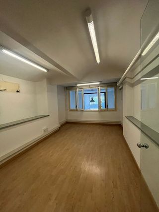 Local comercial en alquiler en Eixample Nord – La Devesa en Girona