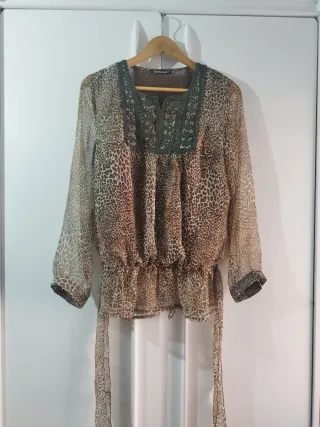 Blusa animal print crochet beige y marrón