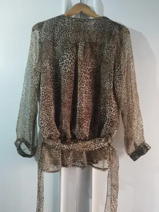 Blusa animal print crochet beige y marrón