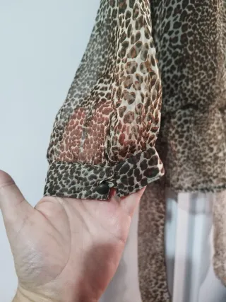 Blusa animal print crochet beige y marrón