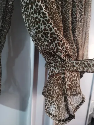 Blusa animal print crochet beige y marrón