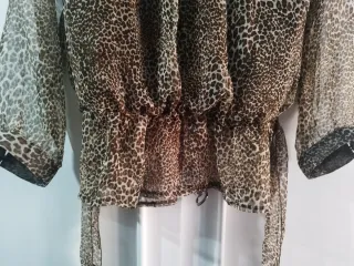 Blusa animal print crochet beige y marrón