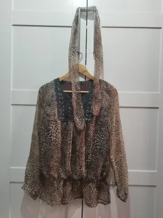 Blusa animal print crochet beige y marrón